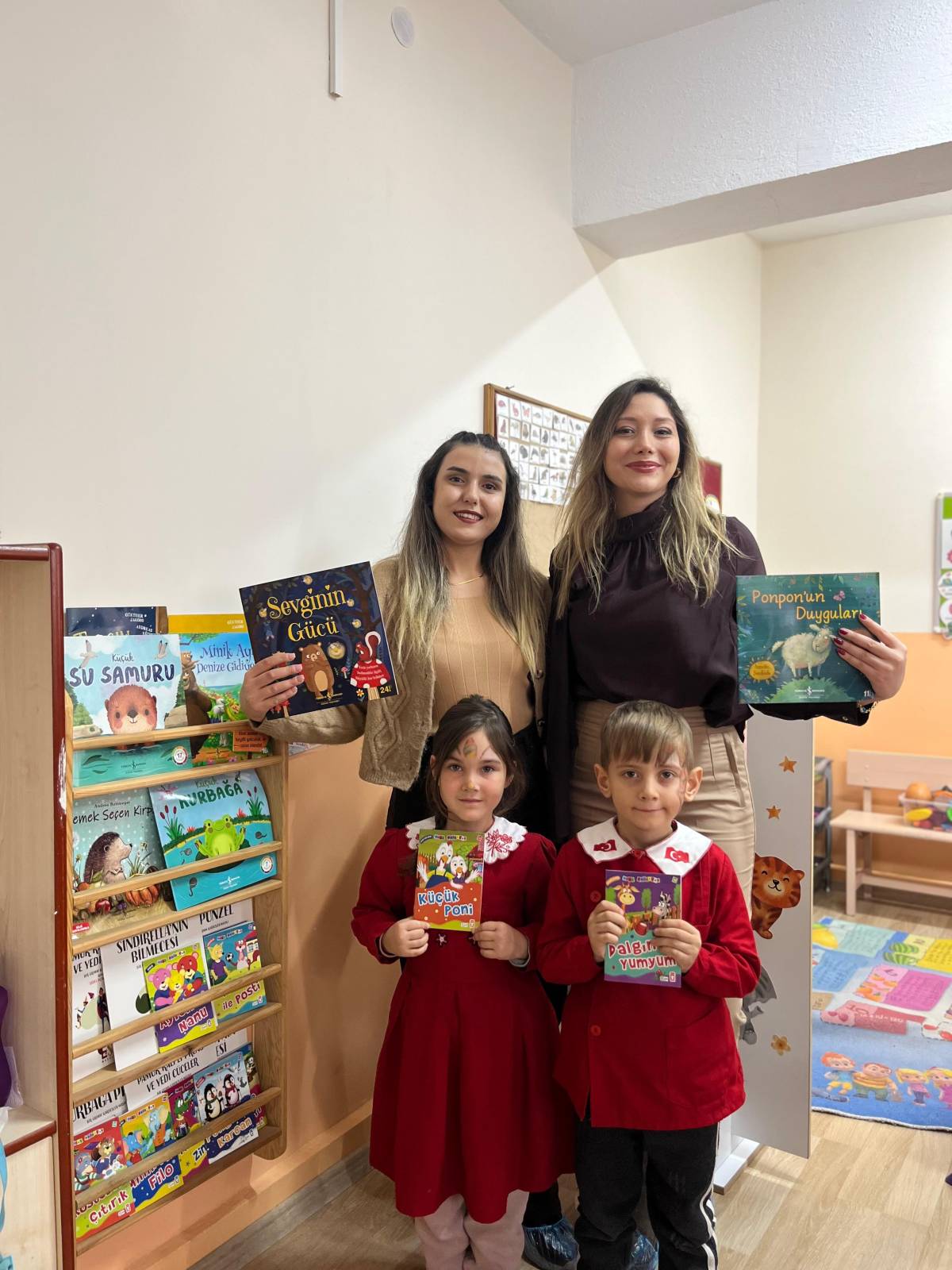 Rahmiye Sare Palalı Teknik Koleji Öğrencilerinden Minik Kalplere Dokunuş