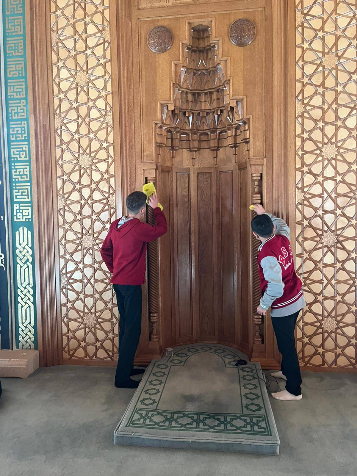 RSP Öğrencilerinden Paşa Camii’nde Örnek Sosyal Sorumluluk Etkinliği