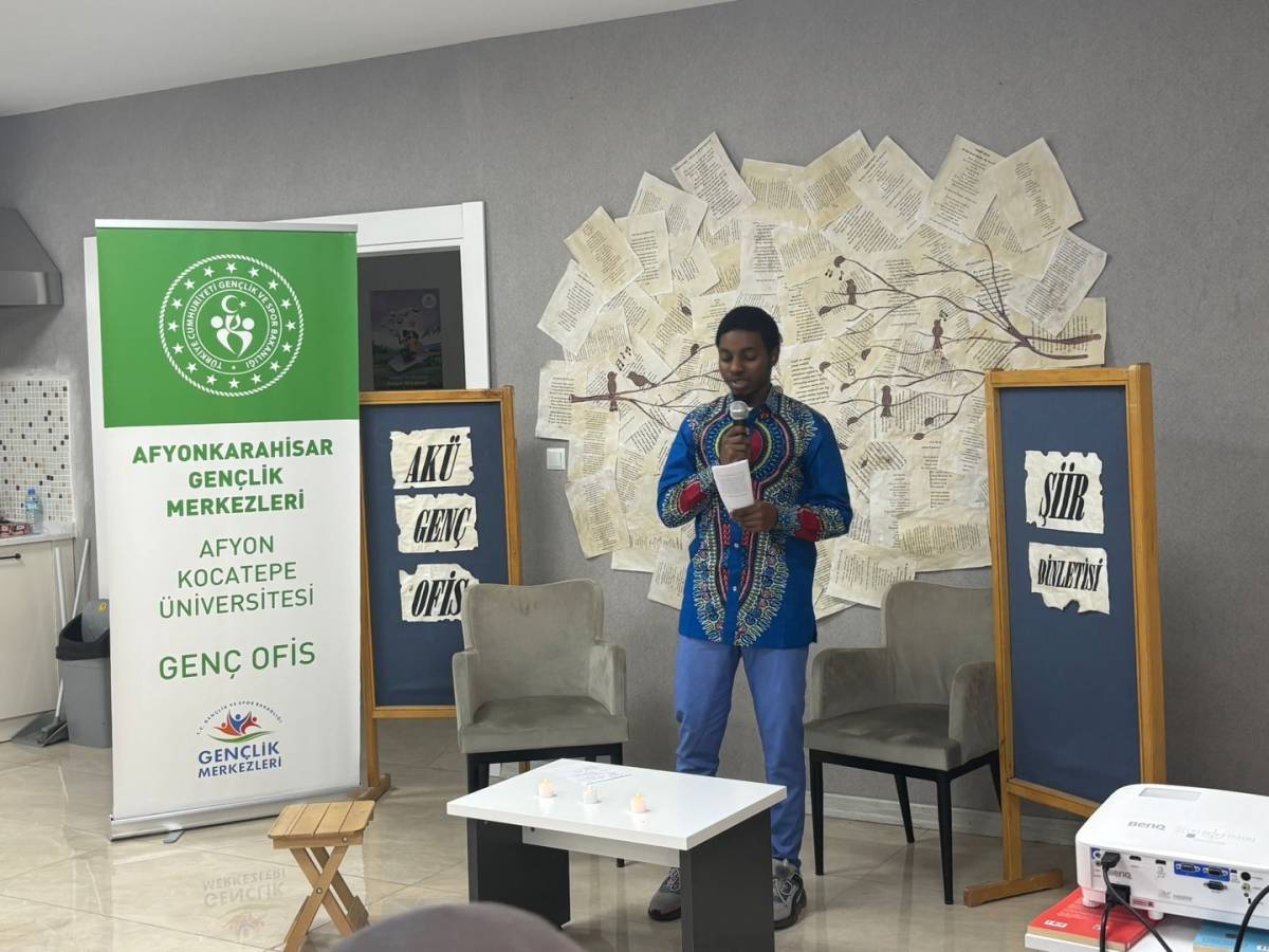 Sandıklı Gençlik Merkezi ve AKÜ Genç Ofisinde Şiir Dinletisi Etkinlikleri