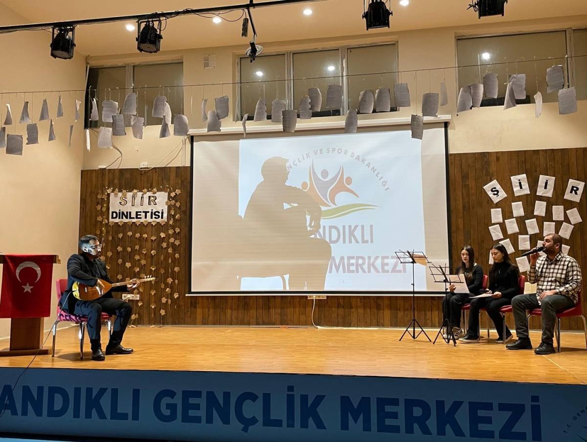 Sandıklı Gençlik Merkezi ve AKÜ Genç Ofisinde Şiir Dinletisi Etkinlikleri