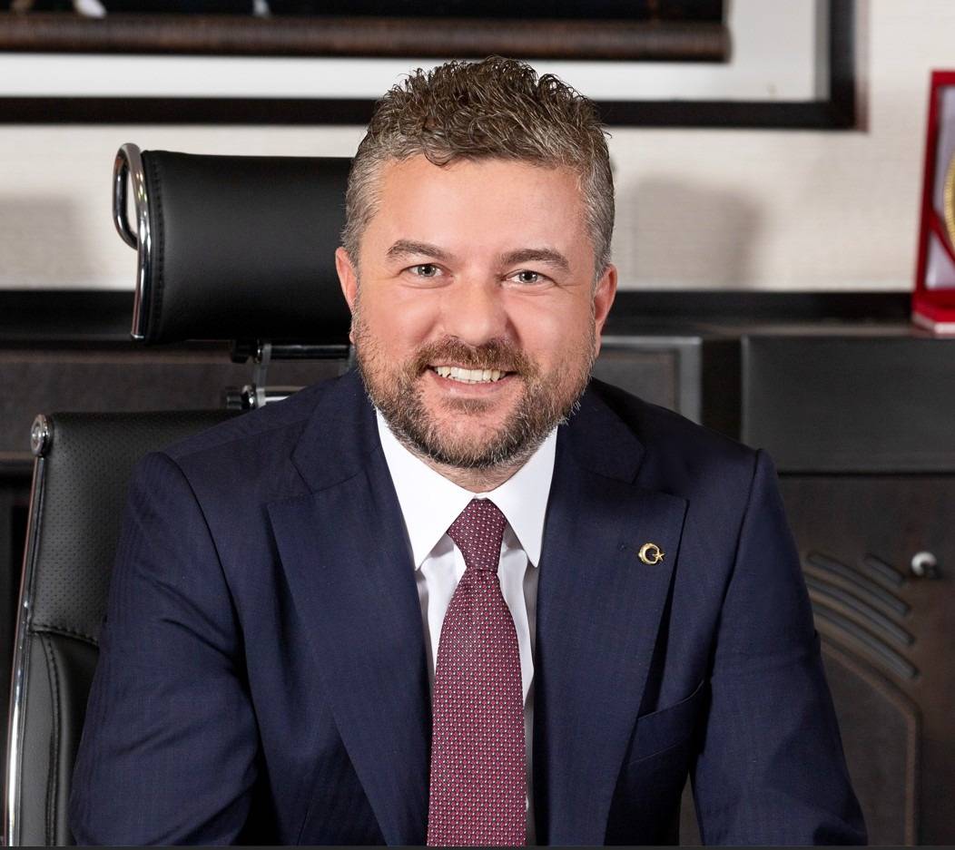 Buca’da Grev Sürerken Tatil Tartışması: Başkan Görkem Duman’a İstifa Çağrısı