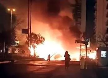 İstanbul Avcılar’da Park Halindeki İETT Otobüsü Alevlere Teslim Oldu!