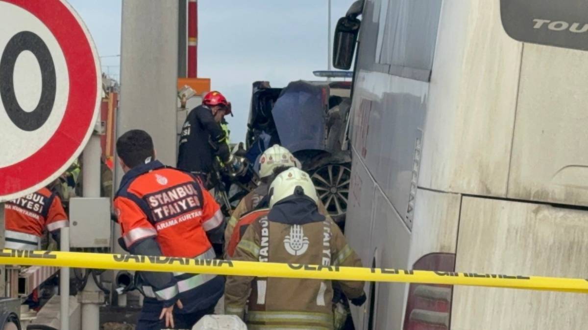 İstanbul’da Feci Kaza: Gişe Önünde Otobüs Otomobile Çarptı, 2 Kişi Hayatını Kaybetti!