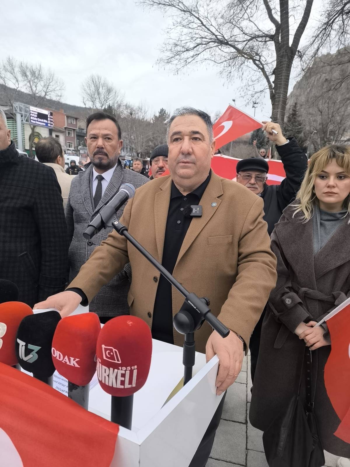 İYİ Parti'den Bayrak Saldırısına Tepki Yürüyüşü: Başkan Mısırlıoğlu'ndan Sert Açıklamalar