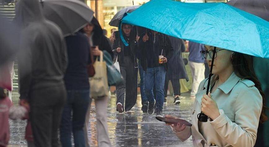 Kuvvetli Sağanak, Kar ve Fırtına Geliyor: Meteoroloji 25 İli Uyardı!