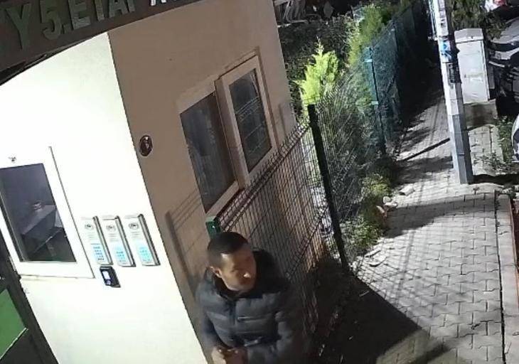 SON DAKİKA | İzmir’de Kadın Cinayeti: 26 Yaşındaki Gözde Akbaba Silahlı Saldırıda Hayatını Kaybetti!