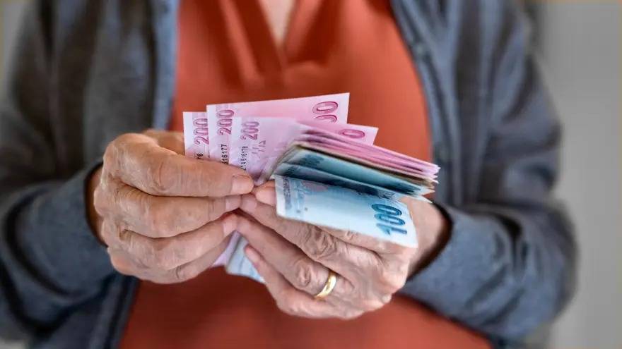 SSK ve Bağ-Kur Emeklileri Zam Farkını Bekliyor: Ocak 2026 Ödeme Takvimi Netleşti mi?