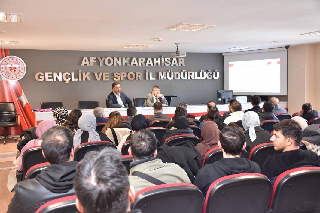 Afyonkarahisar Gençlik Merkezleri Değerlendirme Toplantısı Gerçekleştirdi