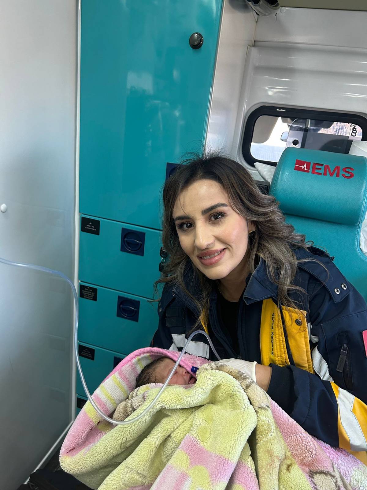 Afyonkarahisar’da Ambulansta Doğum: ASHİ Ekibinden Örnek Müdahale