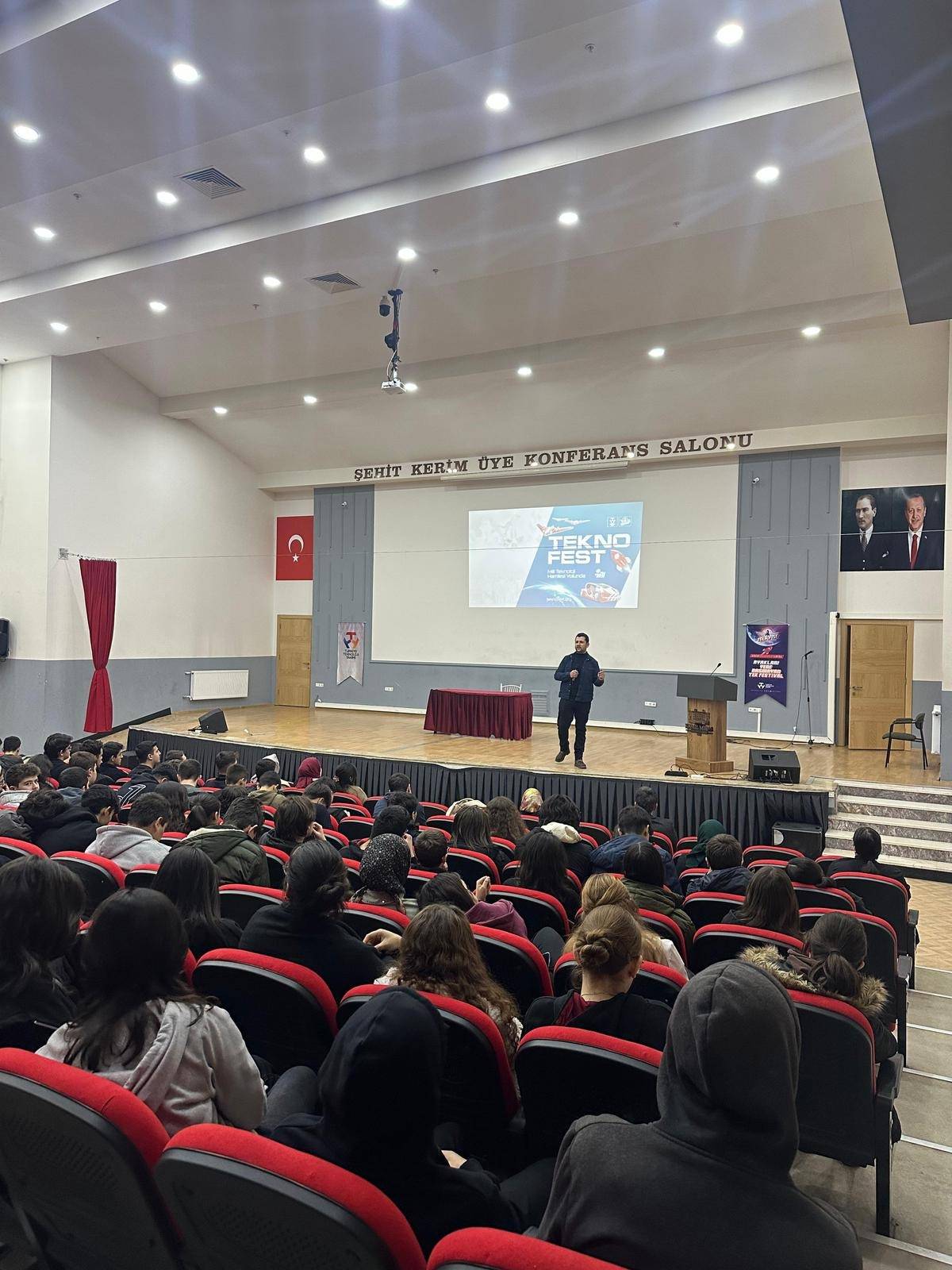 Afyonkarahisar’da Lise Öğrencilerine TEKNOFEST Bilgilendirme Semineri