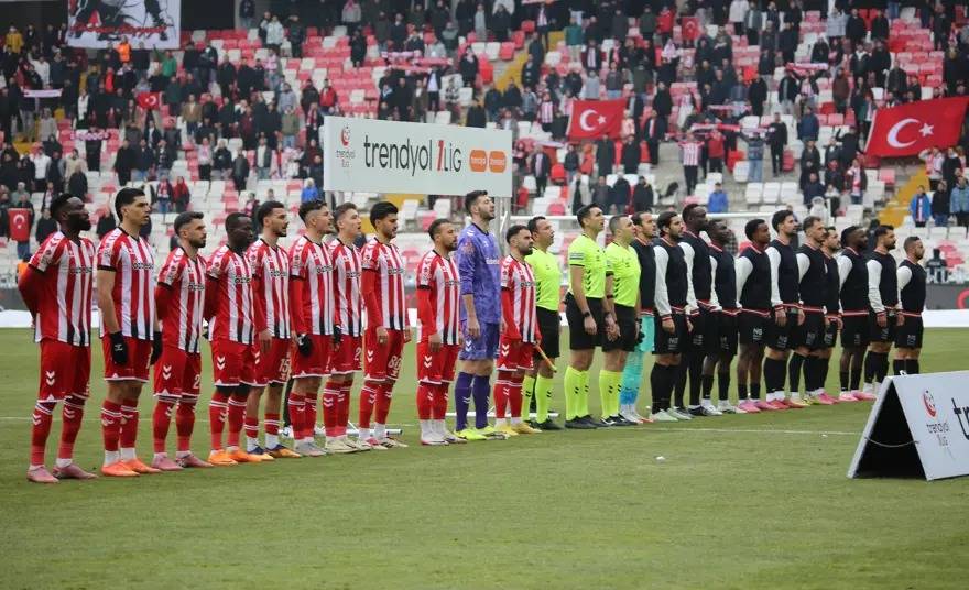 Sivasspor-Amedspor Maçında Kriz: Hakemler İstifa Etti!