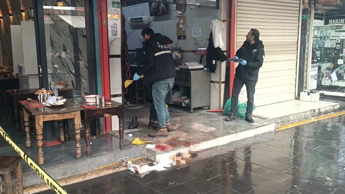 Şanlıurfa’da Sosyal Medya Ünlüsü Bakır Minare ’ye Silahlı Saldırı: 2 Kişi Yaralandı!