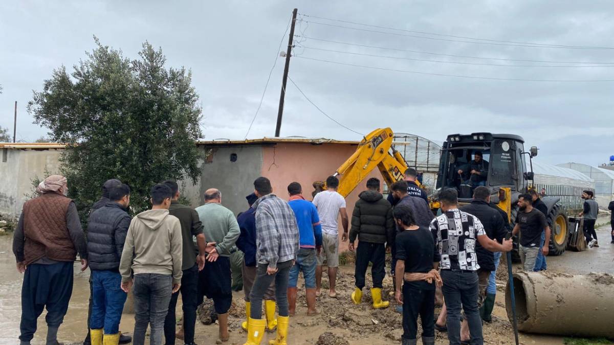 Antalya’da Trajik Olay: 3 Yaşındaki Çocuk Tahliye Kanalına Düşerek Hayatını Kaybetti!