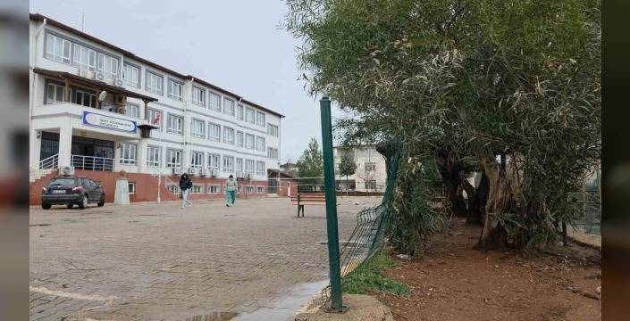 Hatay’da Acı Olay: 17 Yaşındaki Genç Okul Bahçesinde Ölü Bulundu!