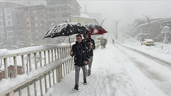 Kar Tatili Uzatıldı: Valiliklerden Peş Peşe Açıklama Geldi, 2 Ocak Cuma Eğitime Ara Verilecek!