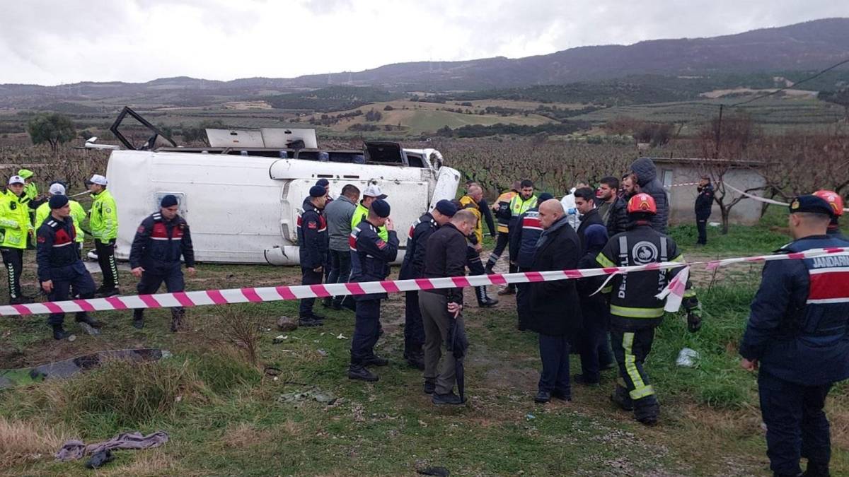 Denizli’de Servis Kazası: Memurları Taşıyan Minibüs Üzüm Bağına Uçtu, 25 Yaralı!
