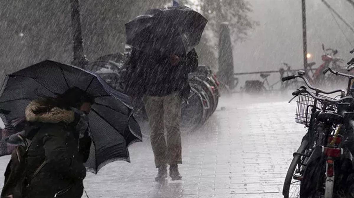 Kuvvetli Sağanak, Kar ve Fırtına Geliyor: Meteoroloji 25 İli Uyardı!