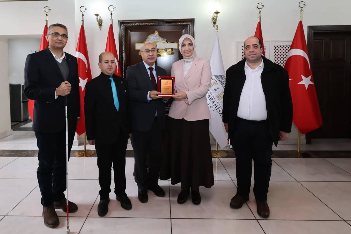 Vali Kübra Güran Yiğitbaşı, Altı Nokta Körler Derneği Heyetini Ağırladı