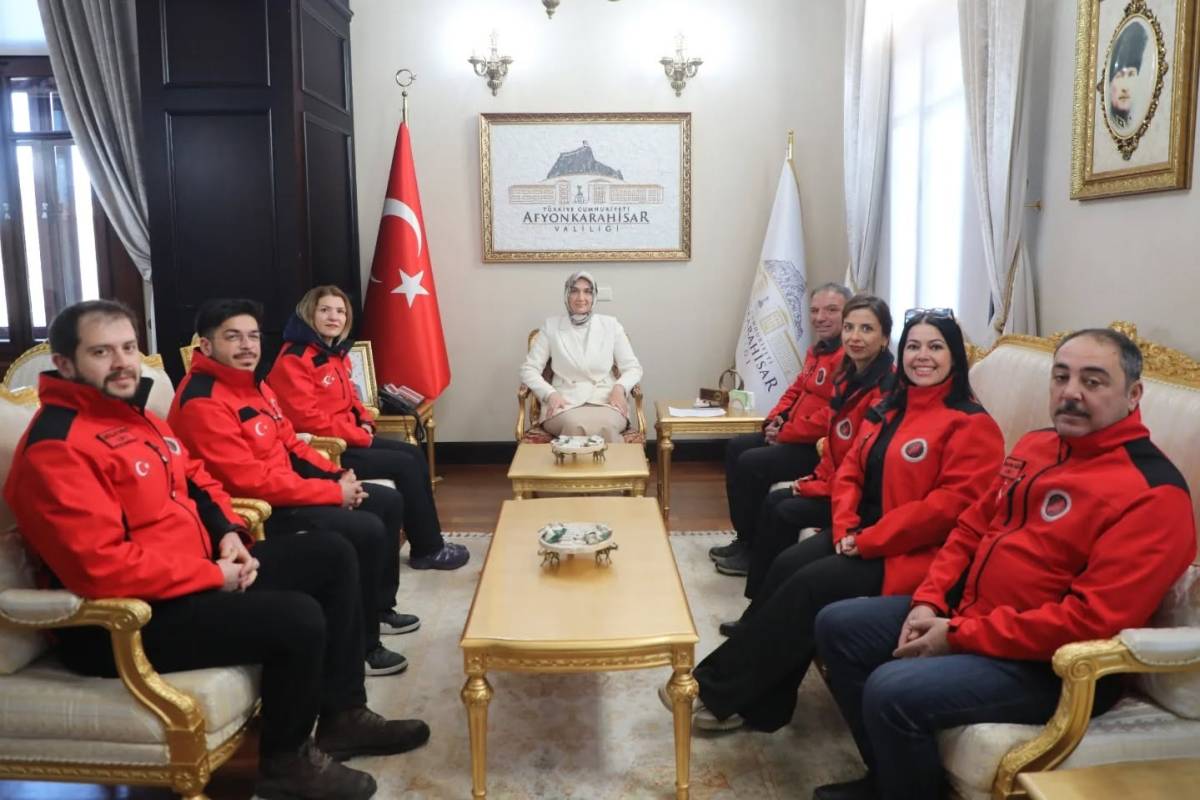 Vali Yiğitbaşı, Dinar Arama Kurtarma Derneği Üyeleriyle Bir Araya Geldi