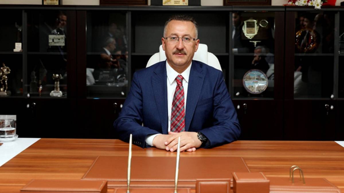 Adapazarı Belediye Başkanından Skandal Mesaj: Mutlu Işıksu’nun Özel Kalem Müdürüyle Yazışmaları Ortaya Çıktı!