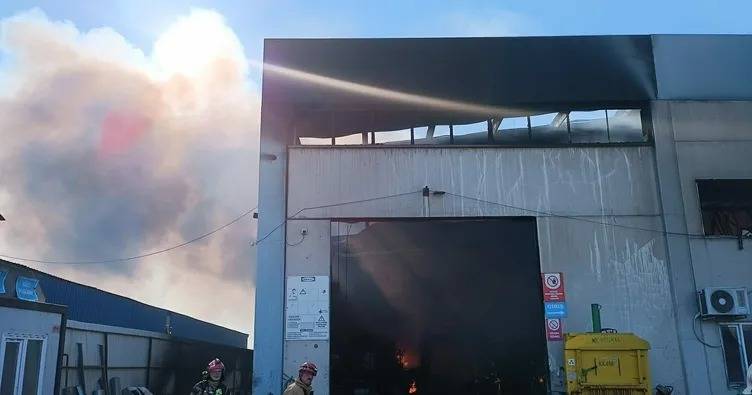 SON DAKİKA: İzmir Torbalı’da Geri Dönüşüm Fabrikasında Yangın!