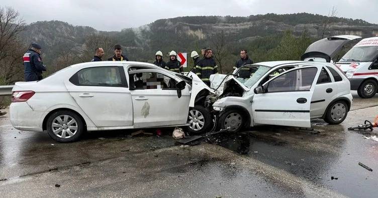 Burdur Ağlasun İlçesi Yakınlarında Katliam Gibi Kaza: 7 Ölü, 5 Yaralı!