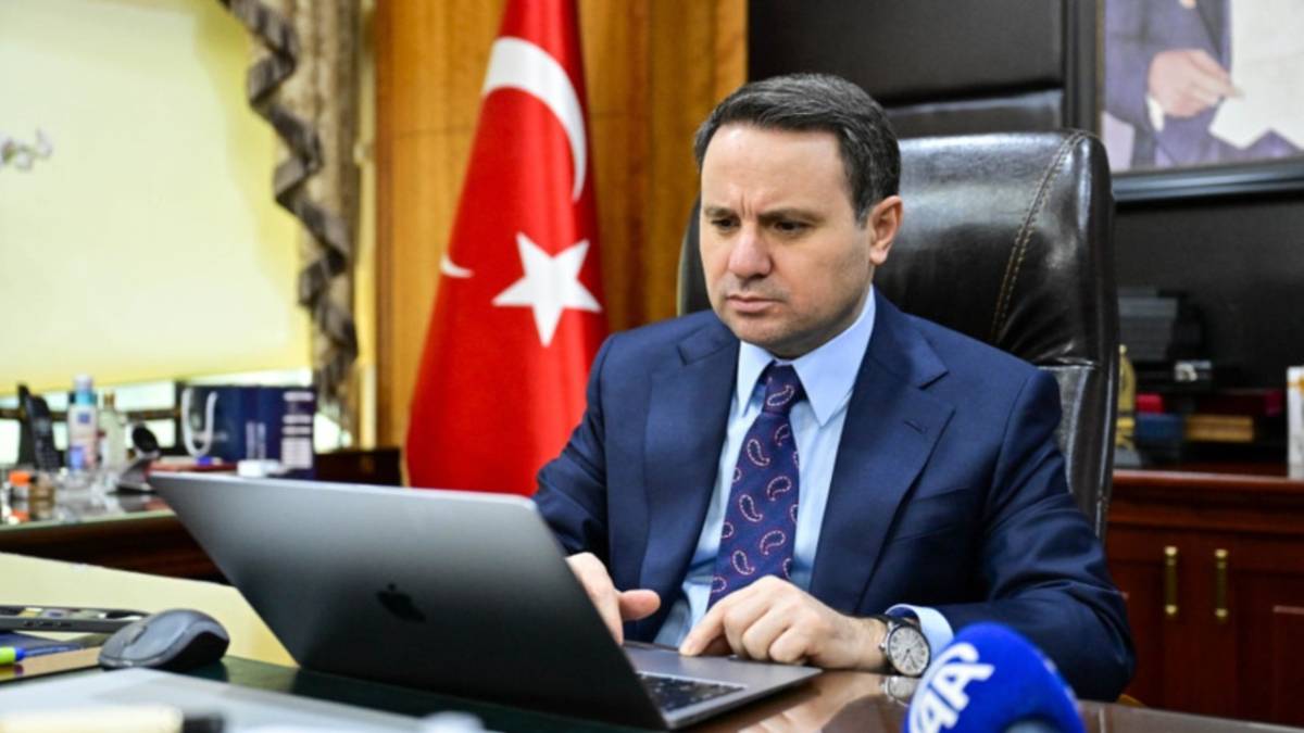 Son Dakika: TBMM’de Yemin Krizi! CHP’li Vekillerden Kürsü Protestosu!