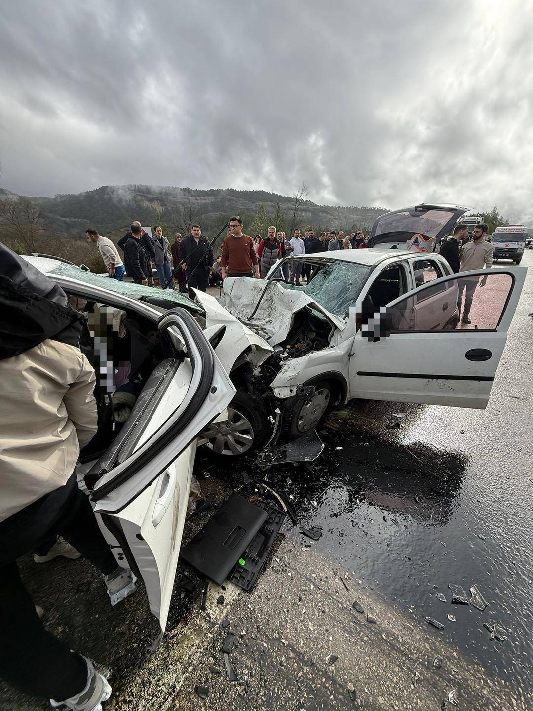 Burdur Ağlasun İlçesi Yakınlarında Katliam Gibi Kaza: 7 Ölü, 5 Yaralı!