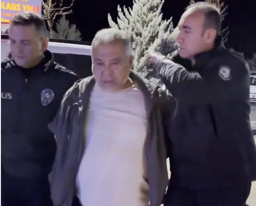 Maddi Hasarlı Kazada Dehşet: Eski Muhtar Tartıştığı 3 Kişiye Ateş Açtı, 2 Kişi Hayatını Kaybetti!