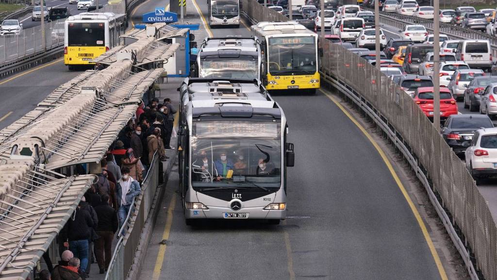 İstanbul’da Toplu Taşımaya Yüzde 20 Zam: 2026 Otobüs, Metro, Metrobüs, Marmaray ve Taksi Ücretleri Açıklandı!