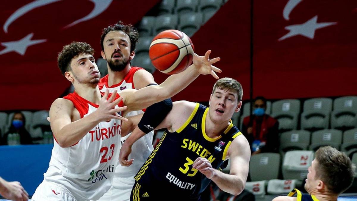A Milli Basketbol Takımı’nın Sırbistan Kadrosu Belli Oldu: 12 Dev Adam Sahaya Çıkıyor!