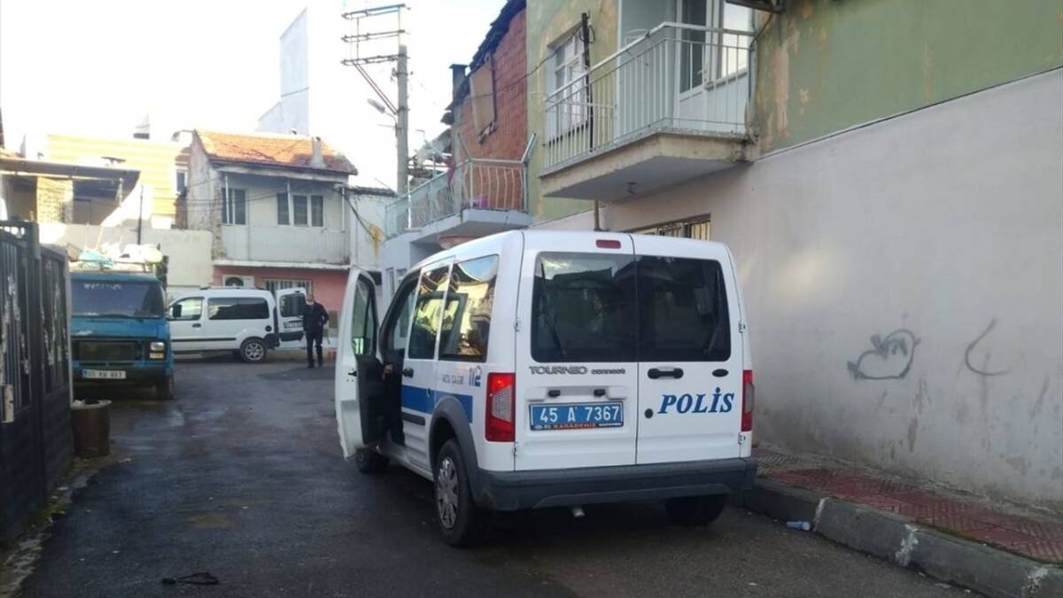 Denizli’de İş Yerinde Dehşet Anları: Sigara İçiyor Diye Tartıştı Eşini 13 Bıçak Darbesiyle Bıçakladı!