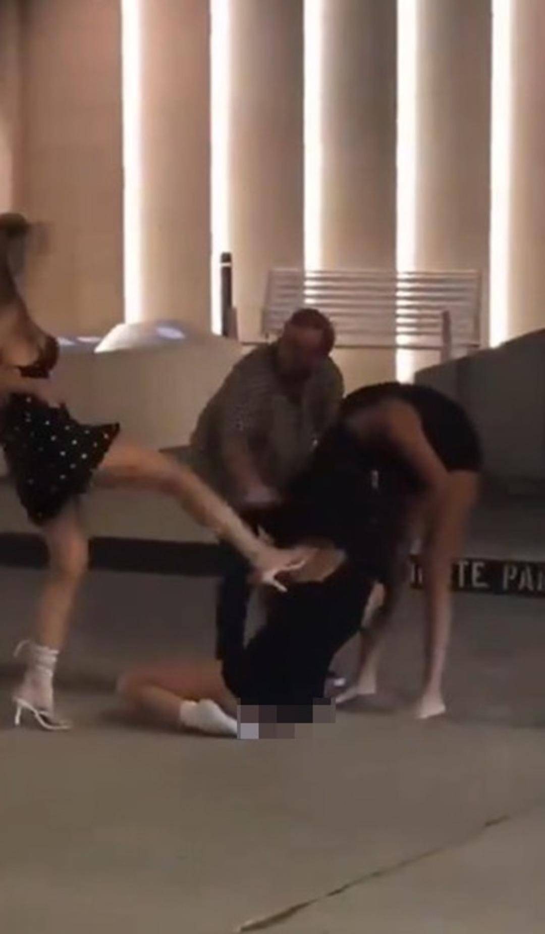 Viral Kavga Görüntülerinin Aslı Ortaya Çıktı: TikTok Fenomenleri Hülya Mizgin Saç Başa Kavga Etti!