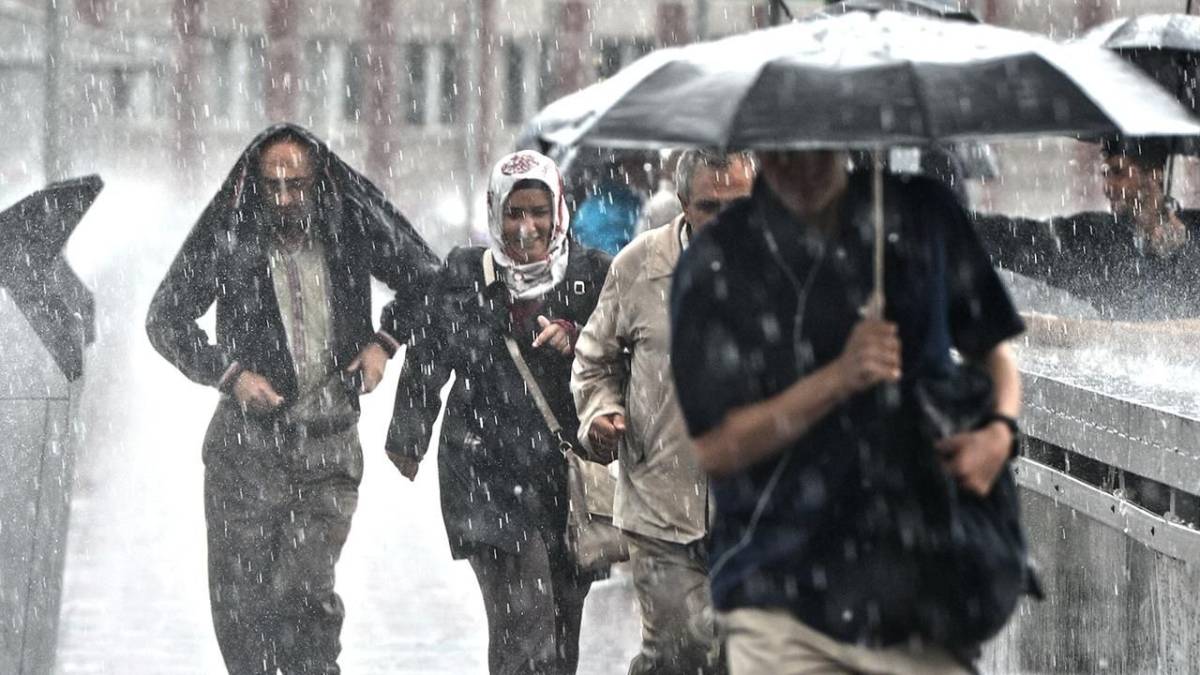 Meteoroloji’den Son Dakika Uyarısı: Fırtına, Sağanak ve Çöl Tozu Geliyor! Sıcaklık 11 Derece Birden Düşecek!