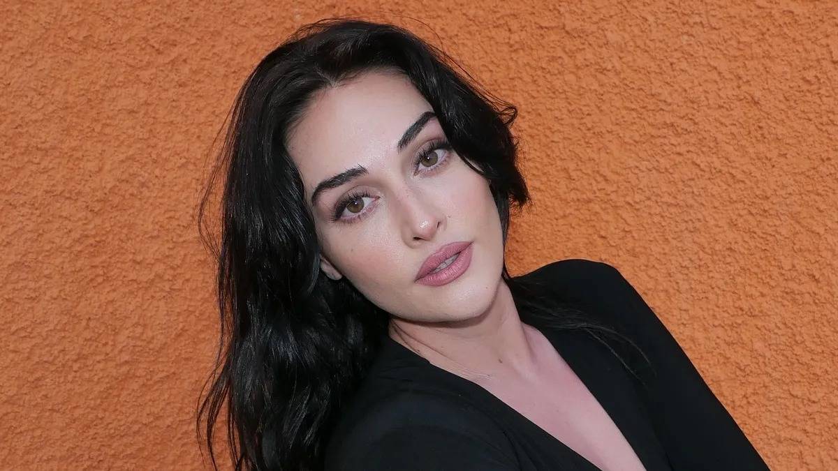 Esra Bilgiç’in 13 Yıl Öncesi Estetiksiz Hali Sosyal Medyayı Salladı!