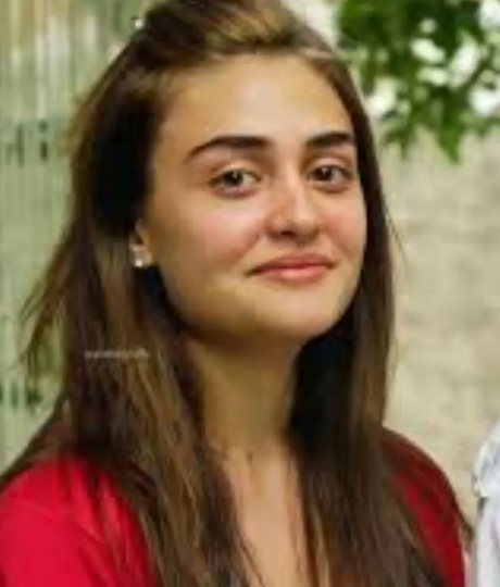 Esra Bilgiç’in 13 Yıl Öncesi Estetiksiz Hali Sosyal Medyayı Salladı!