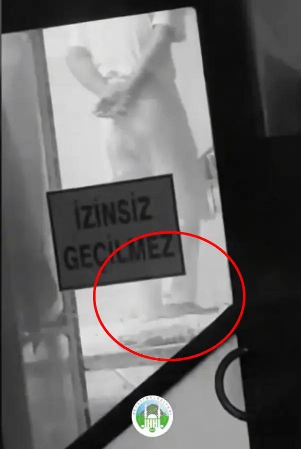 Ramazan’ın İlk Gününde Hijyen Skandalı: Ayaklarıyla Hamur Yoğurdu!