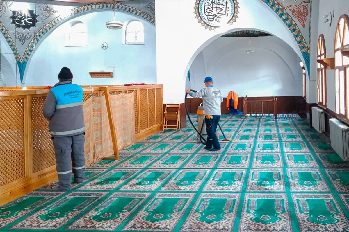 Afyonkarahisar Belediyesi’nden Ramazan Öncesi Camilerde Temizlik Seferberliği