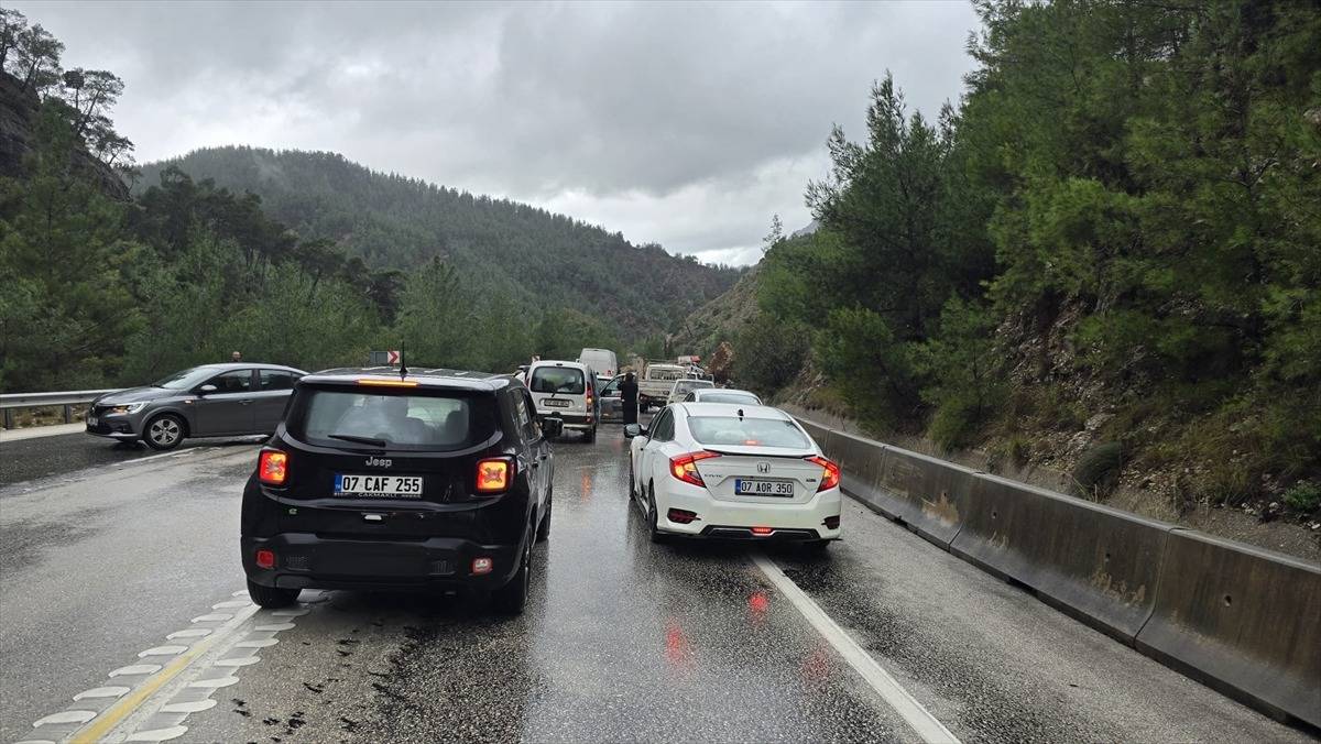 Isparta-Antalya Yolunda Heyelan Alarmı: Trafik Yeniden Açıldı!