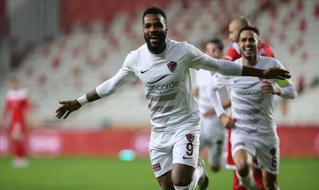 Hatayspor’dan Genç Forvet Hamlesi: Prince Ating Resmen Takımda!