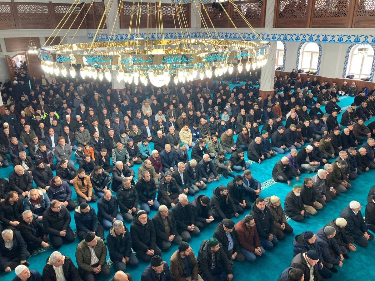 İl Müftüsü Lütfü İmamoğlu’ndan Sandıklı’ya Ziyaret: Merkez Camii İbadete Açıldı