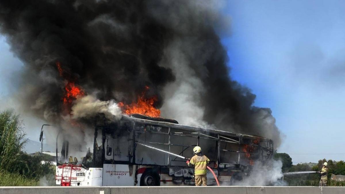 SON DAKİKA | İzmir Karabağlar’da ESHOT Otobüsünde Yangın Paniği!