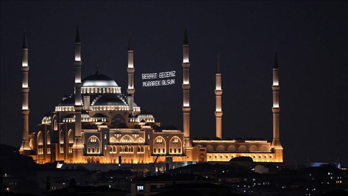 Berat Kandili Ne Zaman, Hangi Güne Denk Geliyor? Berat Gecesinin Önemi ve Yapılacak İbadetler!