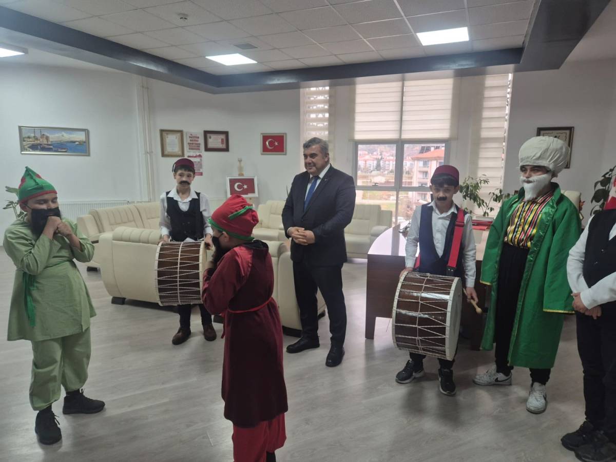 Öğrencilerden İl Milli Eğitim Müdürü Miraç Sünnetci’ye Ramazan Ziyareti