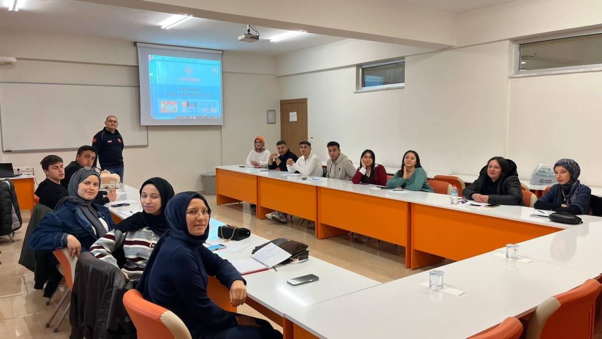 Sandıklı MYO Öğrencilerine Temel İlkyardım Eğitimi Verildi