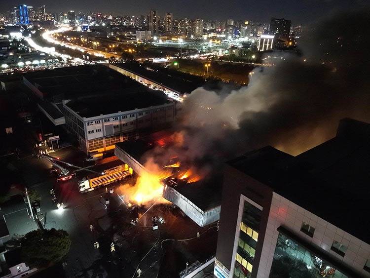 Başakşehir’de Sanayi Sitesinde Yangın Paniği: Ekipler Seferber Oldu!