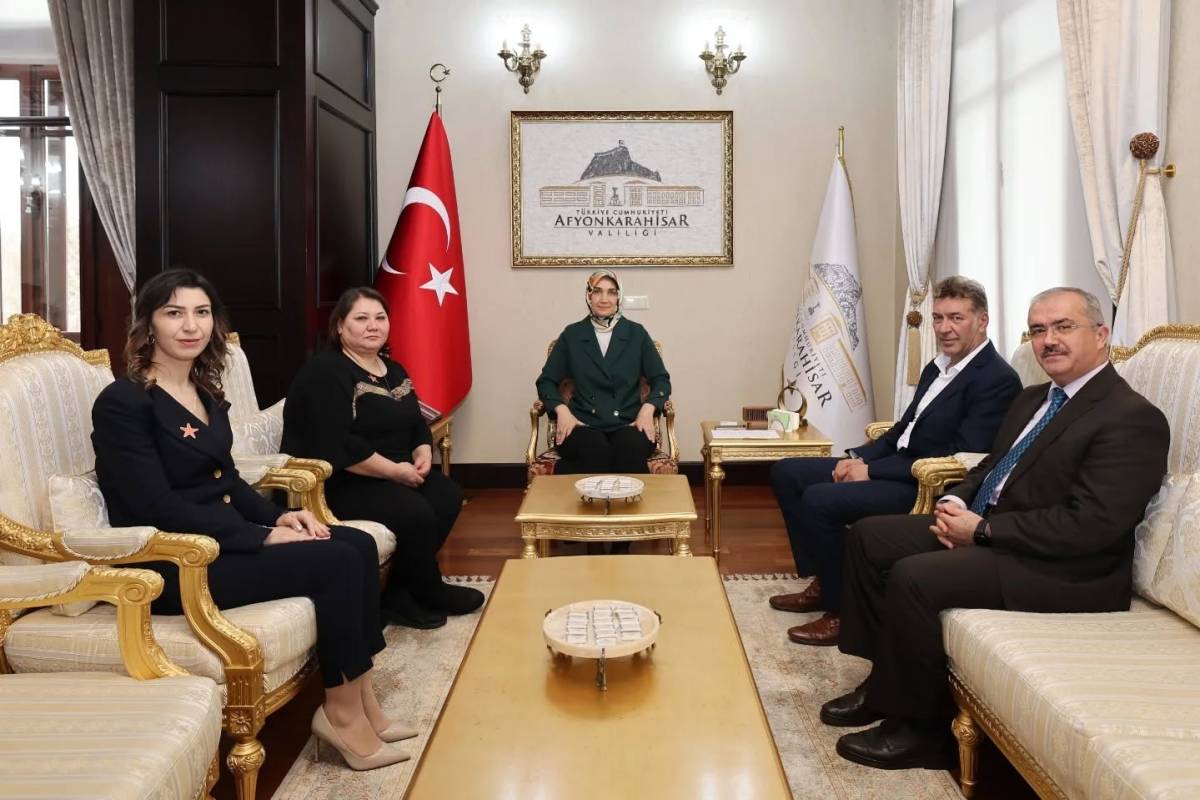 Vali Yiğitbaşı, Türkiye’nin İlk Geçici Koruyucu Ailesini Ağırladı