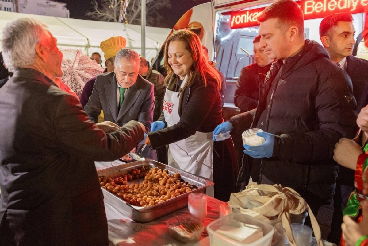 Zafer Meydanı’nda Ramazan Bereketi Başkan Köksal’dan Lokma İkramı