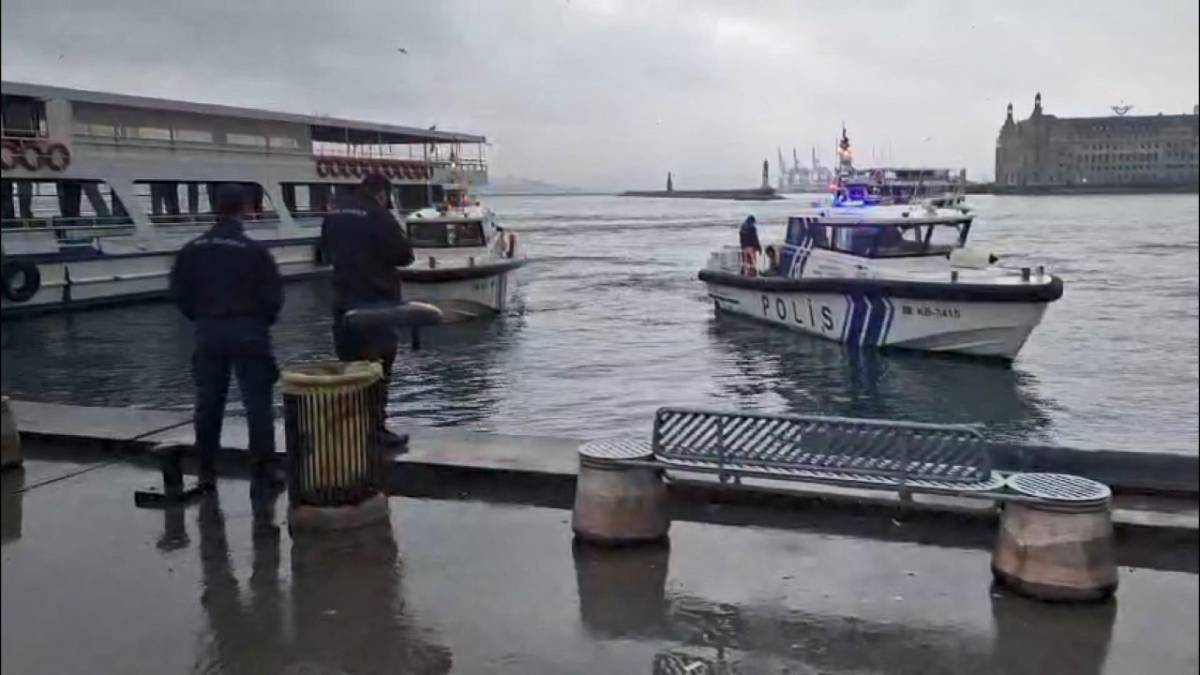 Kadıköy Rıhtımı’nda Denizde Erkek Cesedi Bulundu
