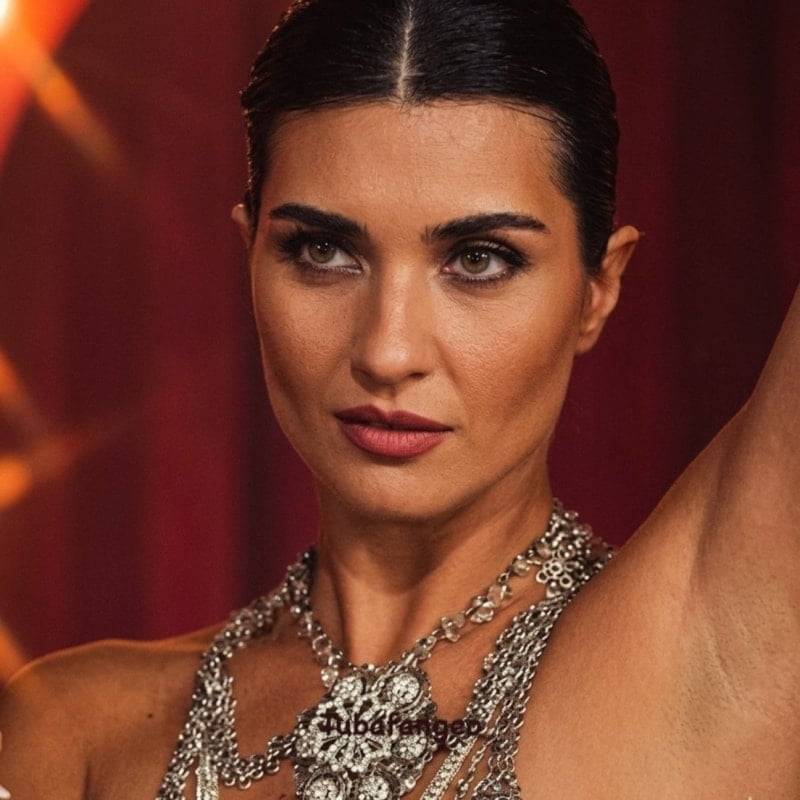 Tuba Büyüküstün’ün Yeni Filmi “Sultana”dan İlk Kareler: Sosyal Medyada Gündem Oldu!